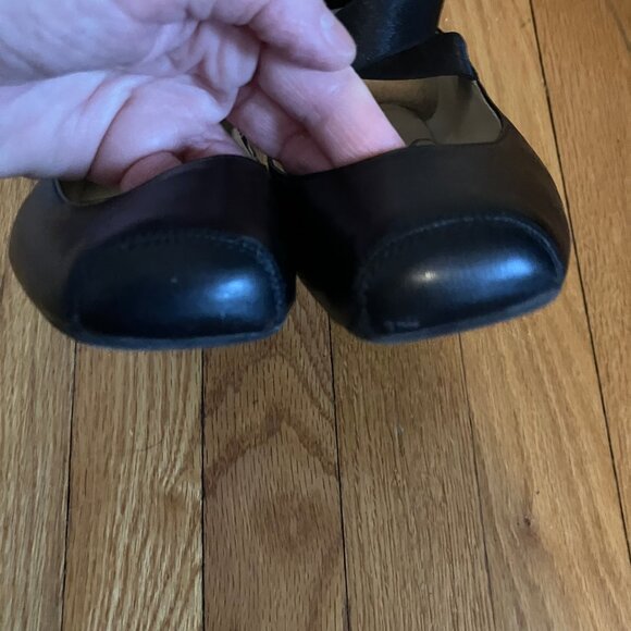 Mandalaye Elastic Criss-Cross Ankle Strap Ballet Flats - Picture 5 of 6